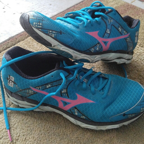 mizuno limited edition running shoes